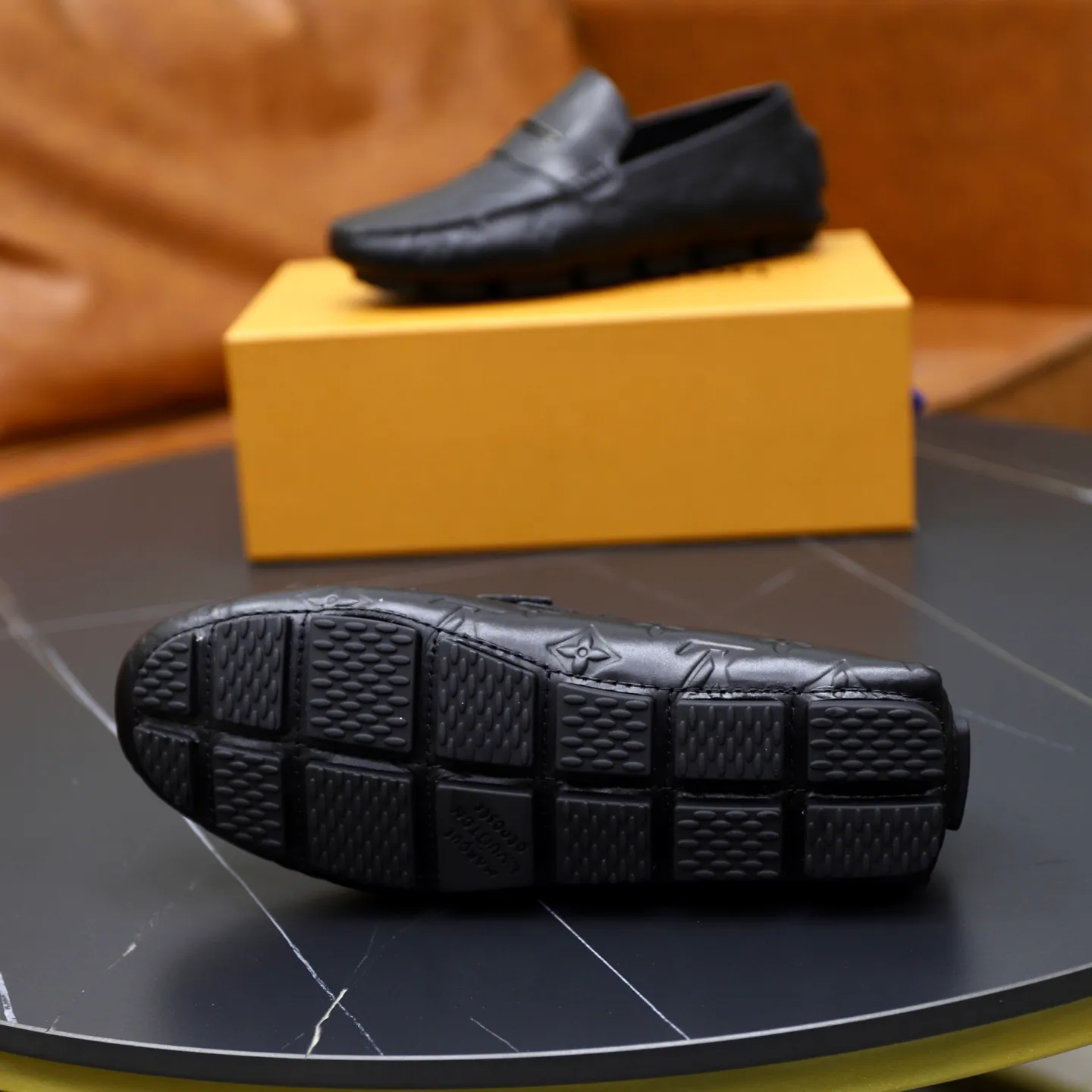 Ex-factory price: 480💰【LV】Louis Vuitton ⚠️High-end men’s driving and pedal series ⚠️38-44 (customized for 45) ⚠️All original cowhide leather! Thick and soft! Made entirely of calfskin lining! Rubber sheet anti-slip beanie sole! Three-dimensional package technology! Fashionable and classic! Handicrafts! Original high quality! Feel free to compare!